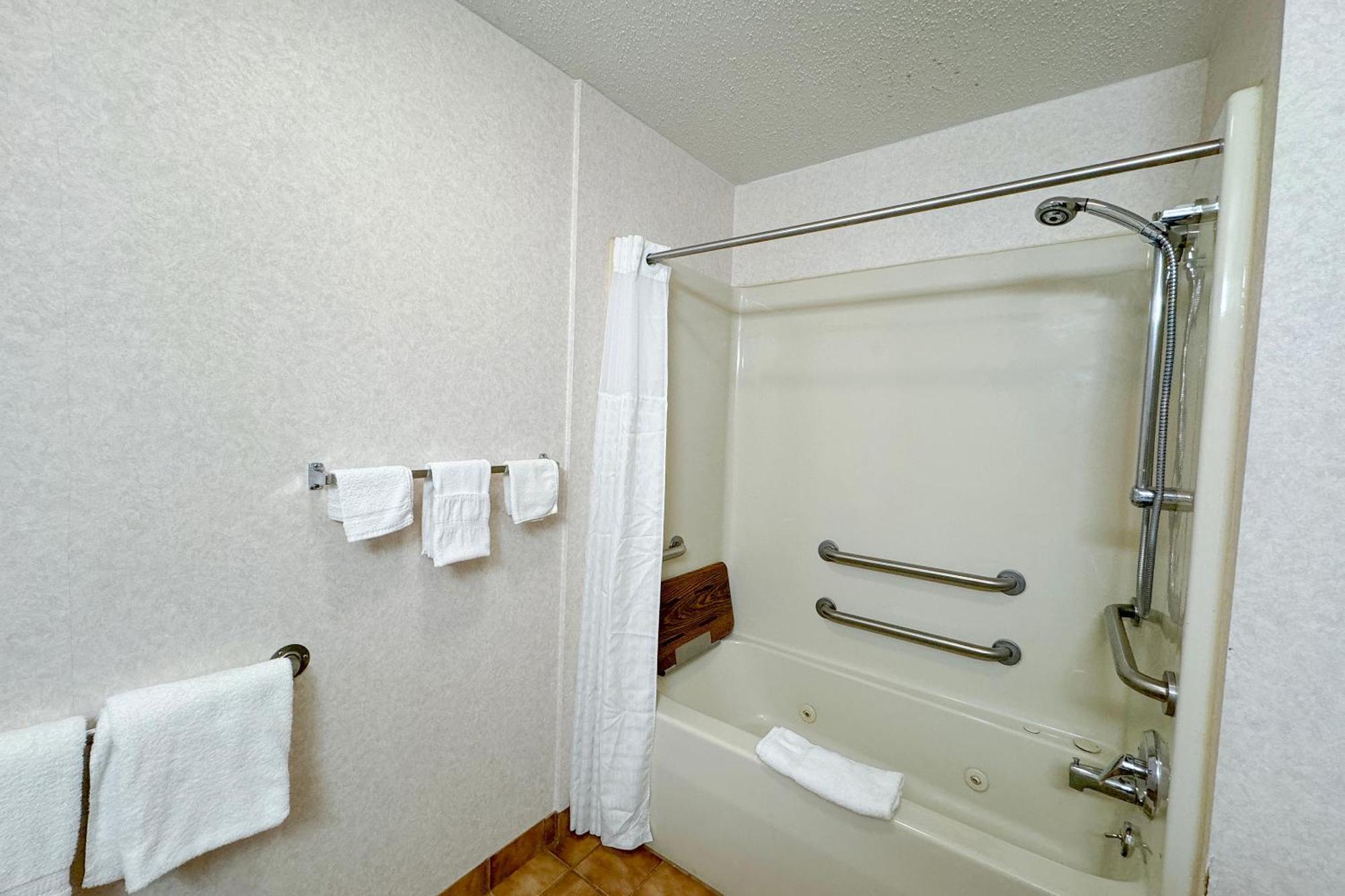 Fairbridge Inn & Suites Batavia-Darien Amusement Park Ngoại thất bức ảnh
