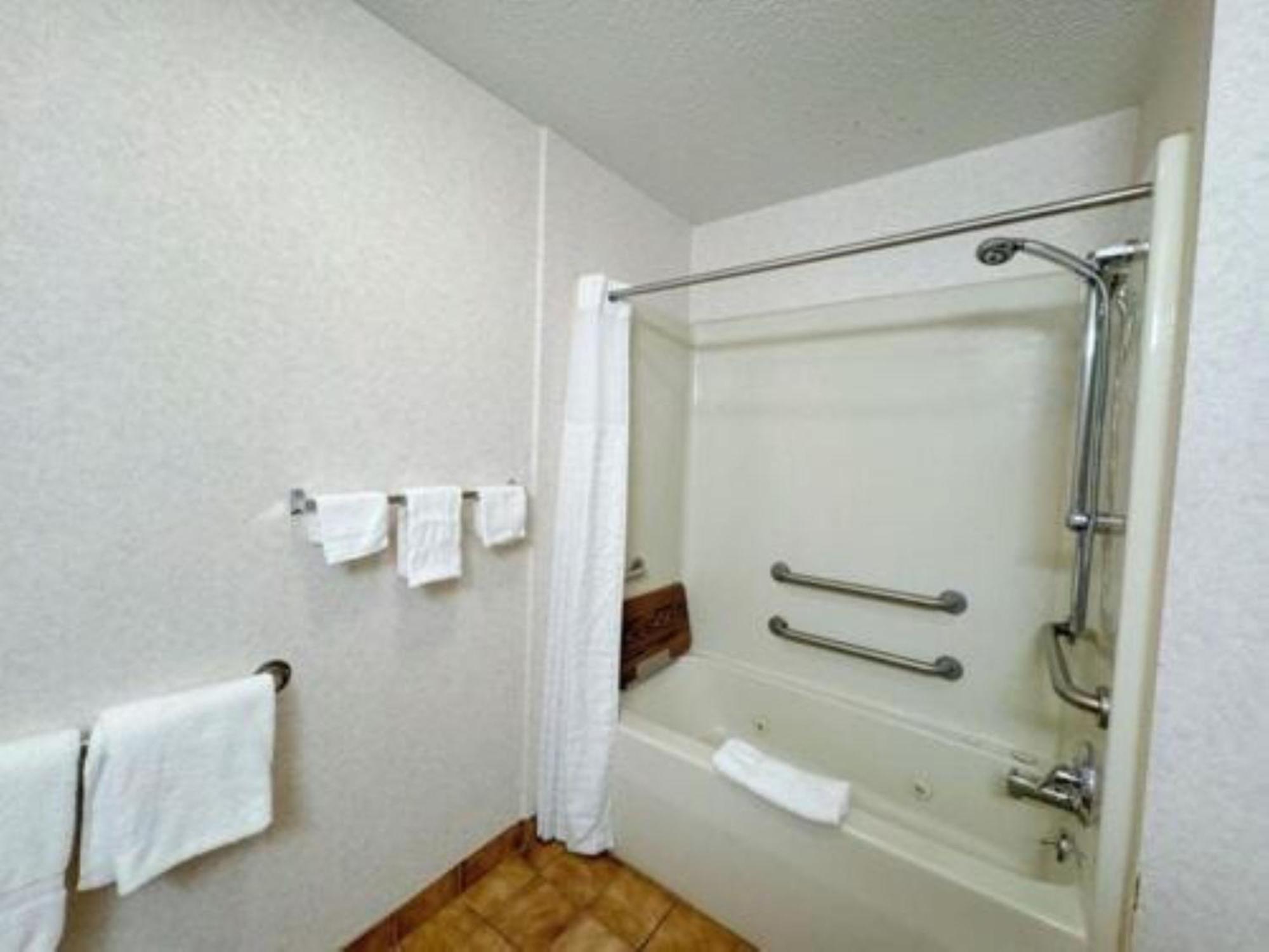 Fairbridge Inn & Suites Batavia-Darien Amusement Park Ngoại thất bức ảnh